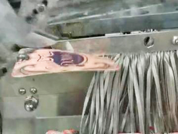 吊牌穿繩加工視頻