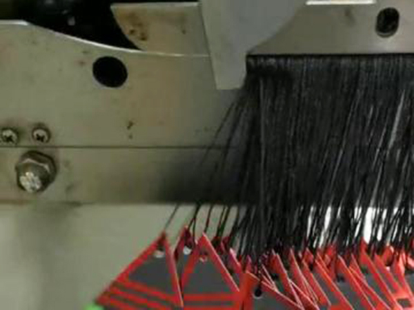 吊牌穿绳打结机